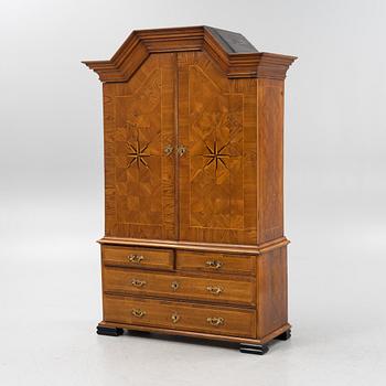 Skåp, senbarock, 1700talets första hälft.