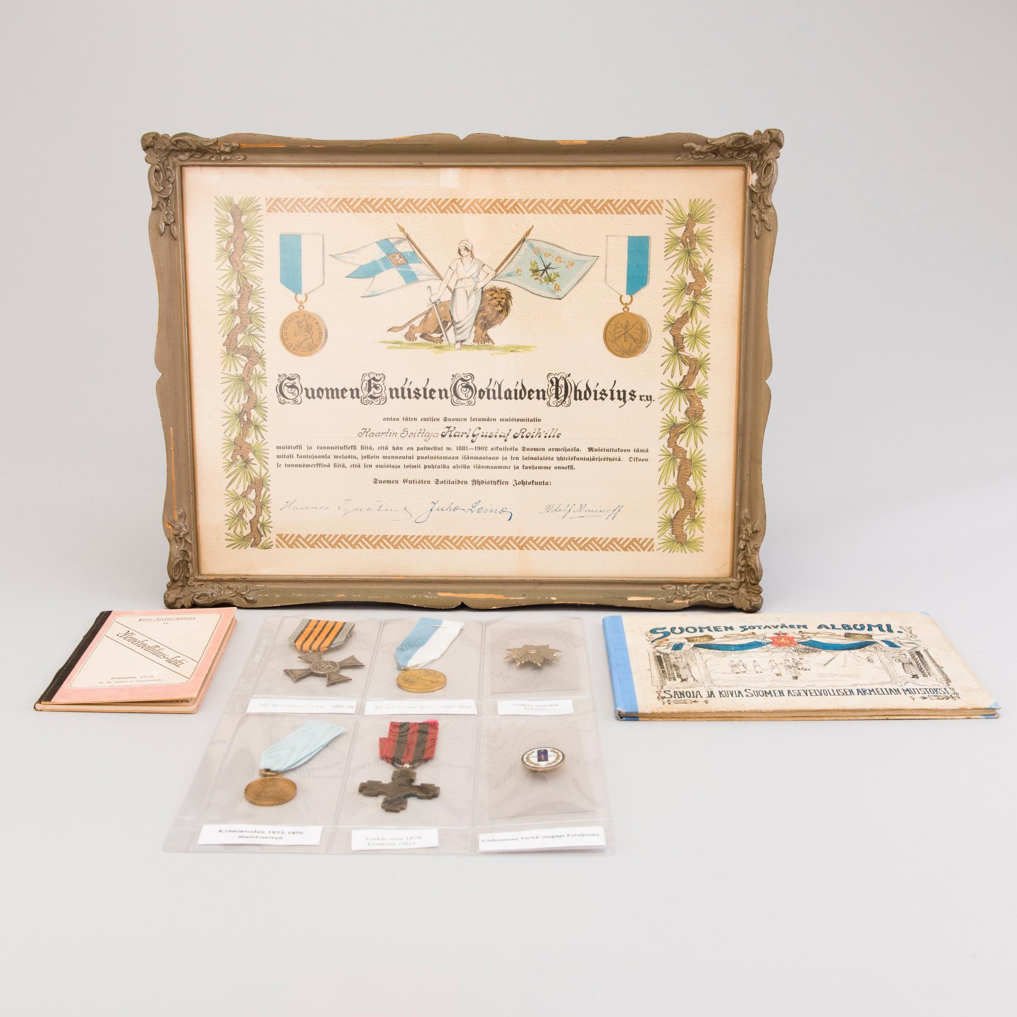Finska krigsmaktens medaljer, 6 st, och böcker, 2 st, Finland, ca 1855-1931.