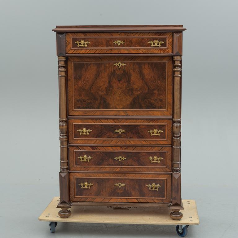 CHIFFONJÉ, nyrenässans, sent 1800-tal.