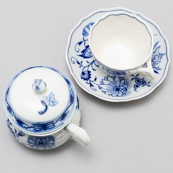 A Meissen part 'Blue Onion' coffee and dinner porcelain service, Germany, 20th century (33 pieces).