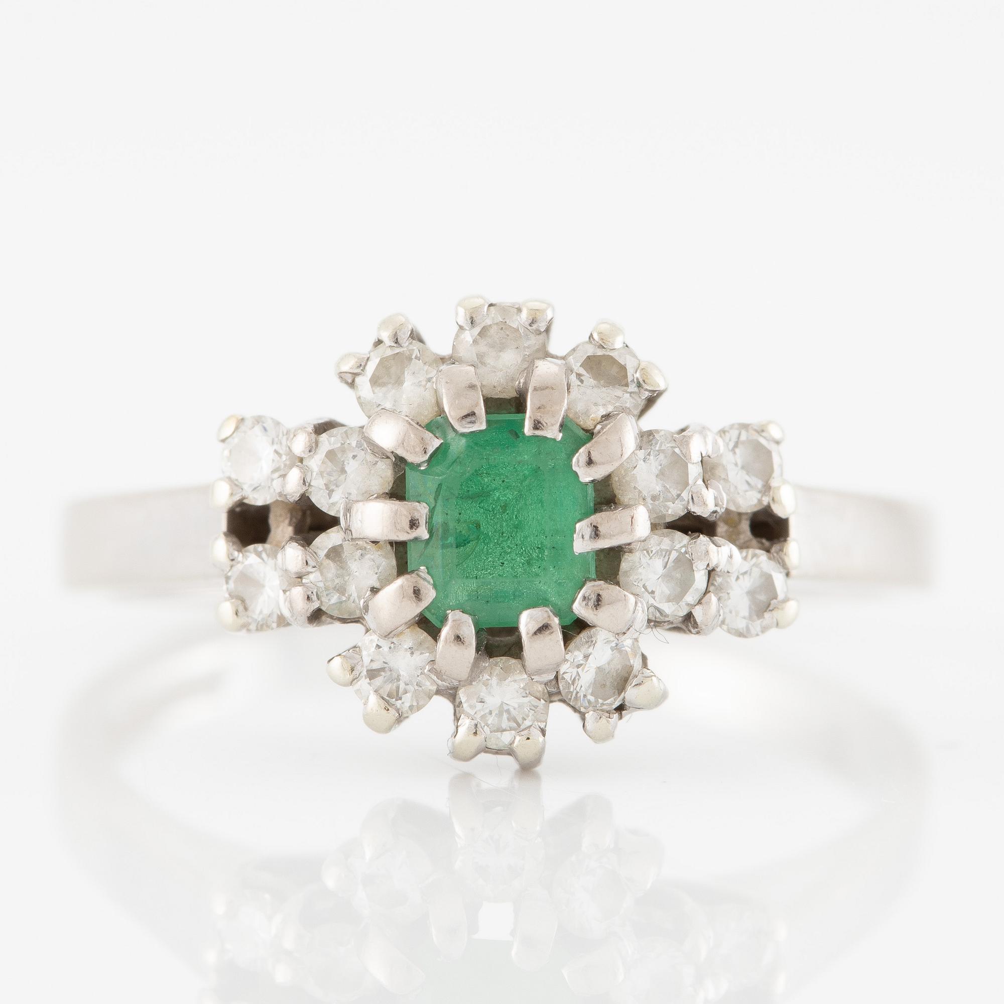 Ring, Evert Lindberg, 18K white gold with emerald and brilliant-cut diamonds.
