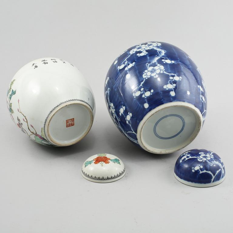 BOJANER, 2 st, porslin, Kina, 1900-tal.