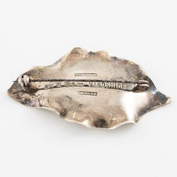 Brosch i form av löv sterlingsilver. Lund 1957.