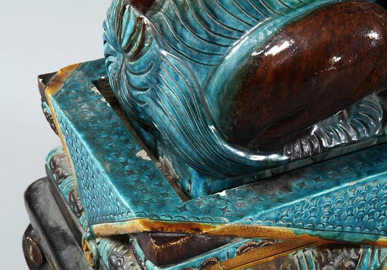 TEMPELLEJON, ett par, stengods, Kina, 1800/1900-tal.