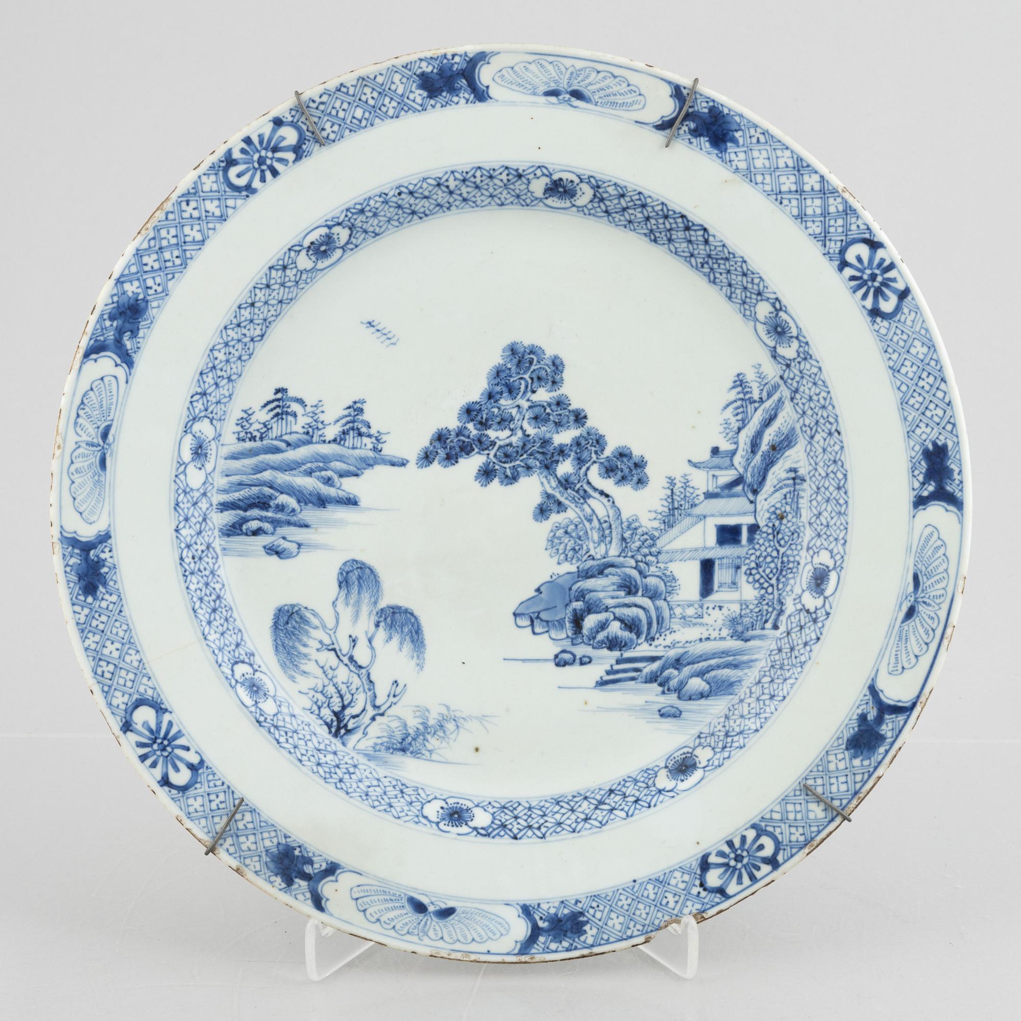 A large blue and white porcelain platter, China, Qianlong (1736-95).