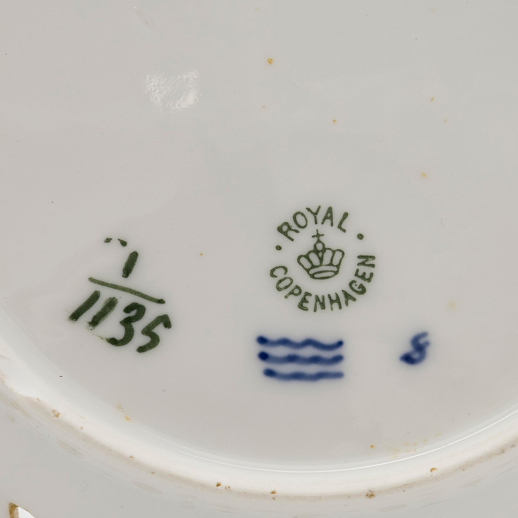 A set of six 'Musselmalet' porcelain pieces, Royal Copenhagen, Denmark.