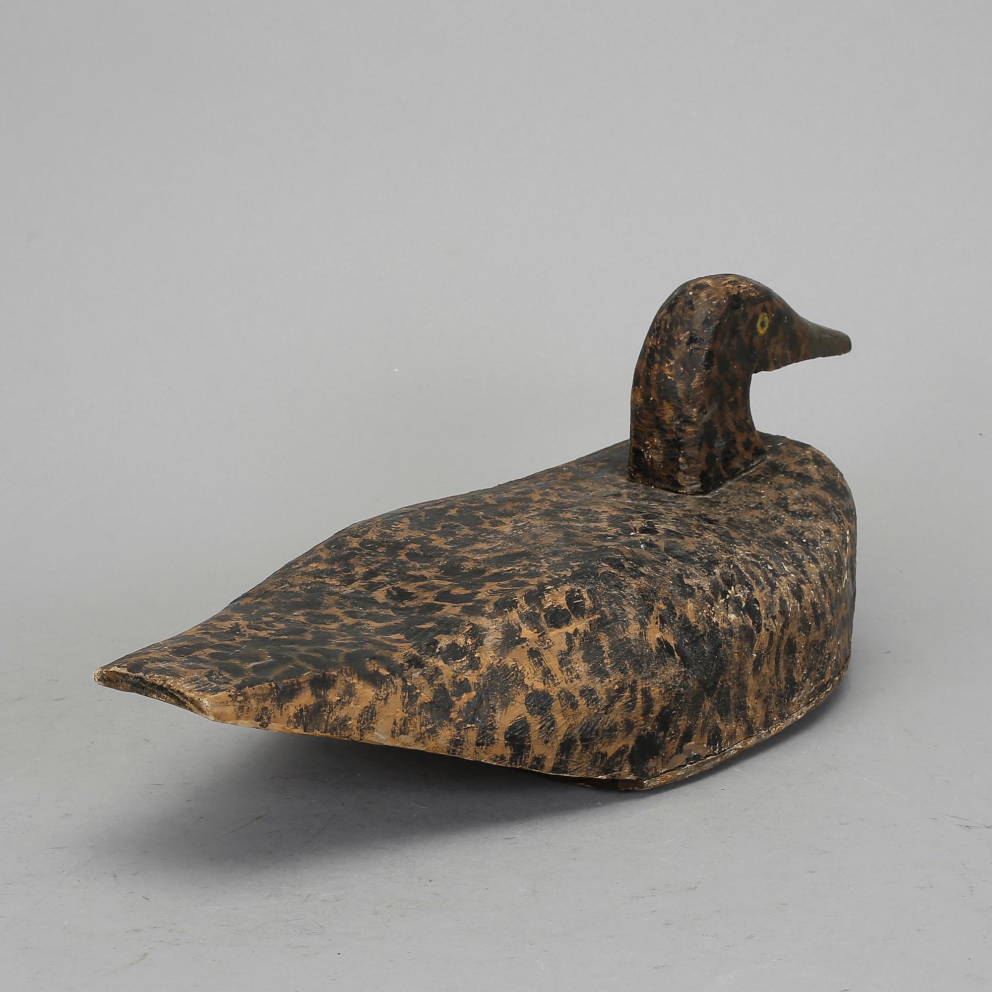 VETTE, bemålat trä, 1900-talets första del.