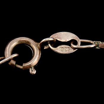 HÄNGE, sterlingsilver, Karl-Erik Palmberg för Alton, Falköping, 1975. Vikt 15 g.