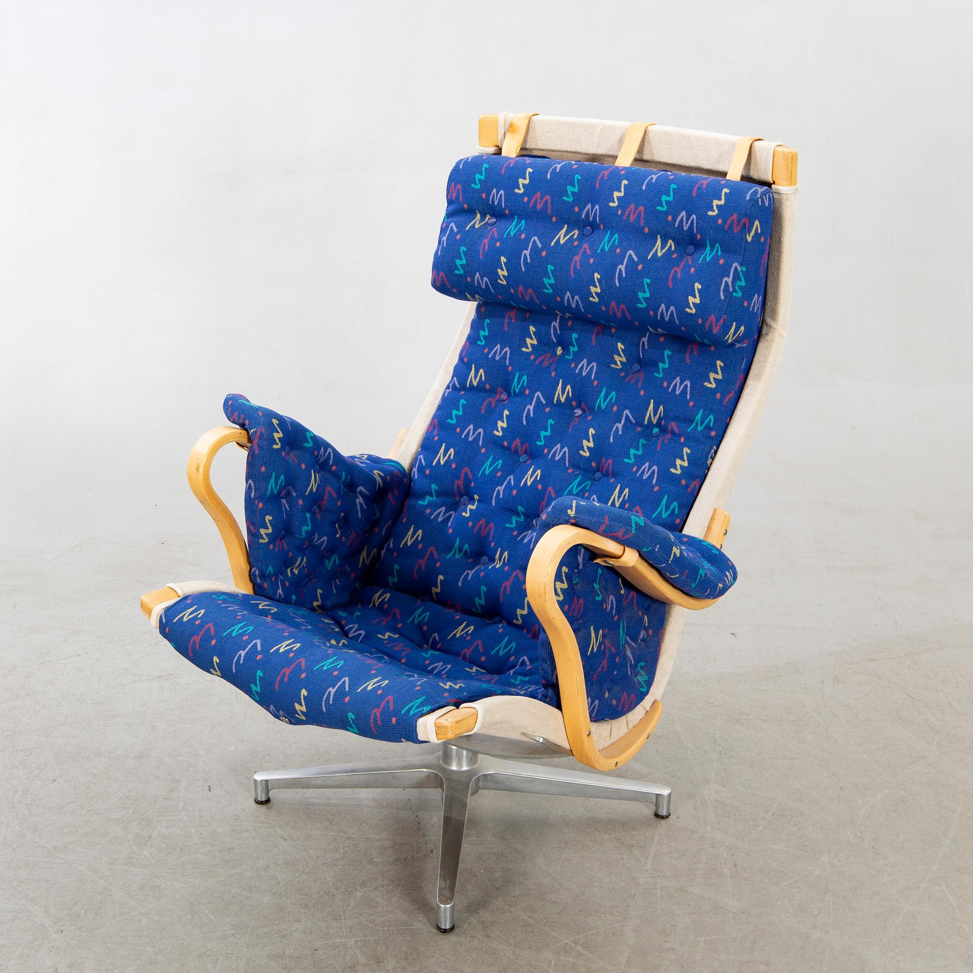 Bruno Mathsson, fåtölj, "Pernilla Roto" (Pernilla 2), 1900-talets andra hälft.