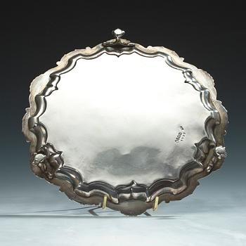 VISITKORTSBRICKA, silver, London 1882. Vikt 337 g.