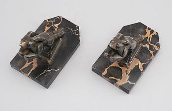 BOKSTÖD, 1 par, patinerad metall, signerade H Moreau, 1900-talets första hälft.