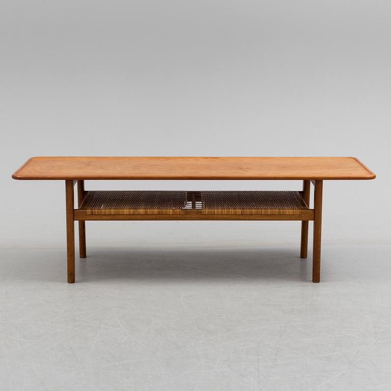 A 1950s/1960s coffie table by Hans Wegner.