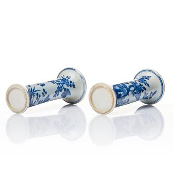 A pair of blue and white vases, Transition, 17th Century.