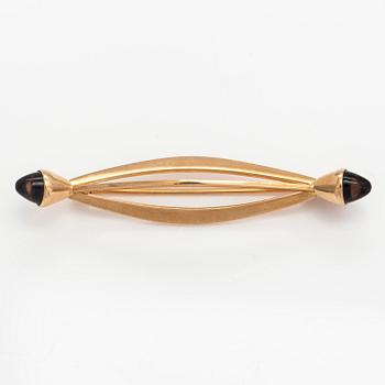 Elis Kauppi, A 14K gold brooch with smoky quartzes. Kupittaan kulta, Turku 1961.