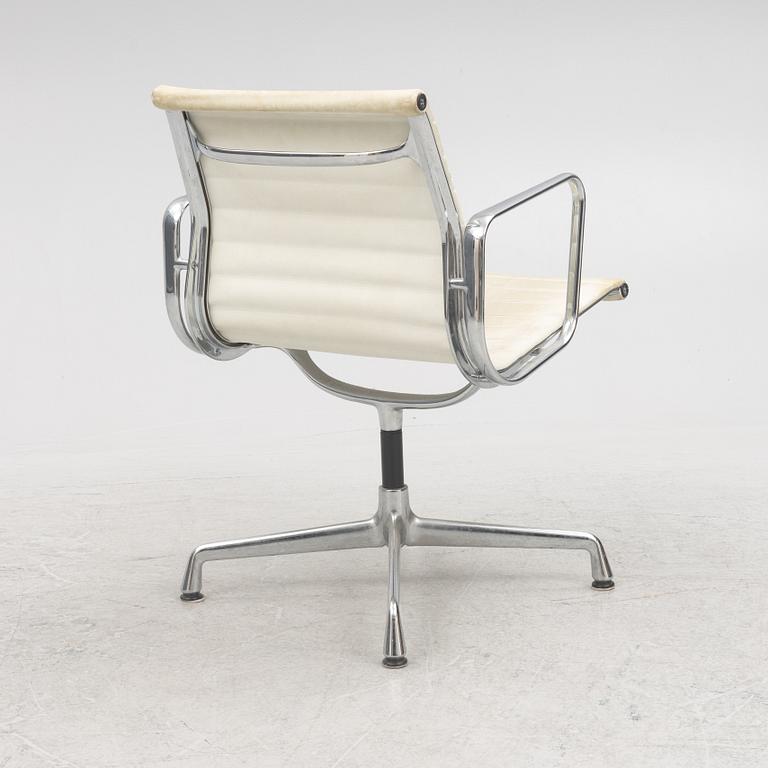 Charles & Ray Eames, an "EA 104 Swivel" chair, Vitra.