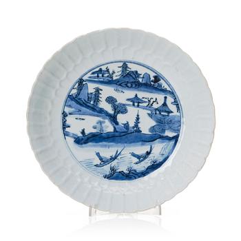 A blue and white dish, Ming dynasty, late Wanli (1572-1620).