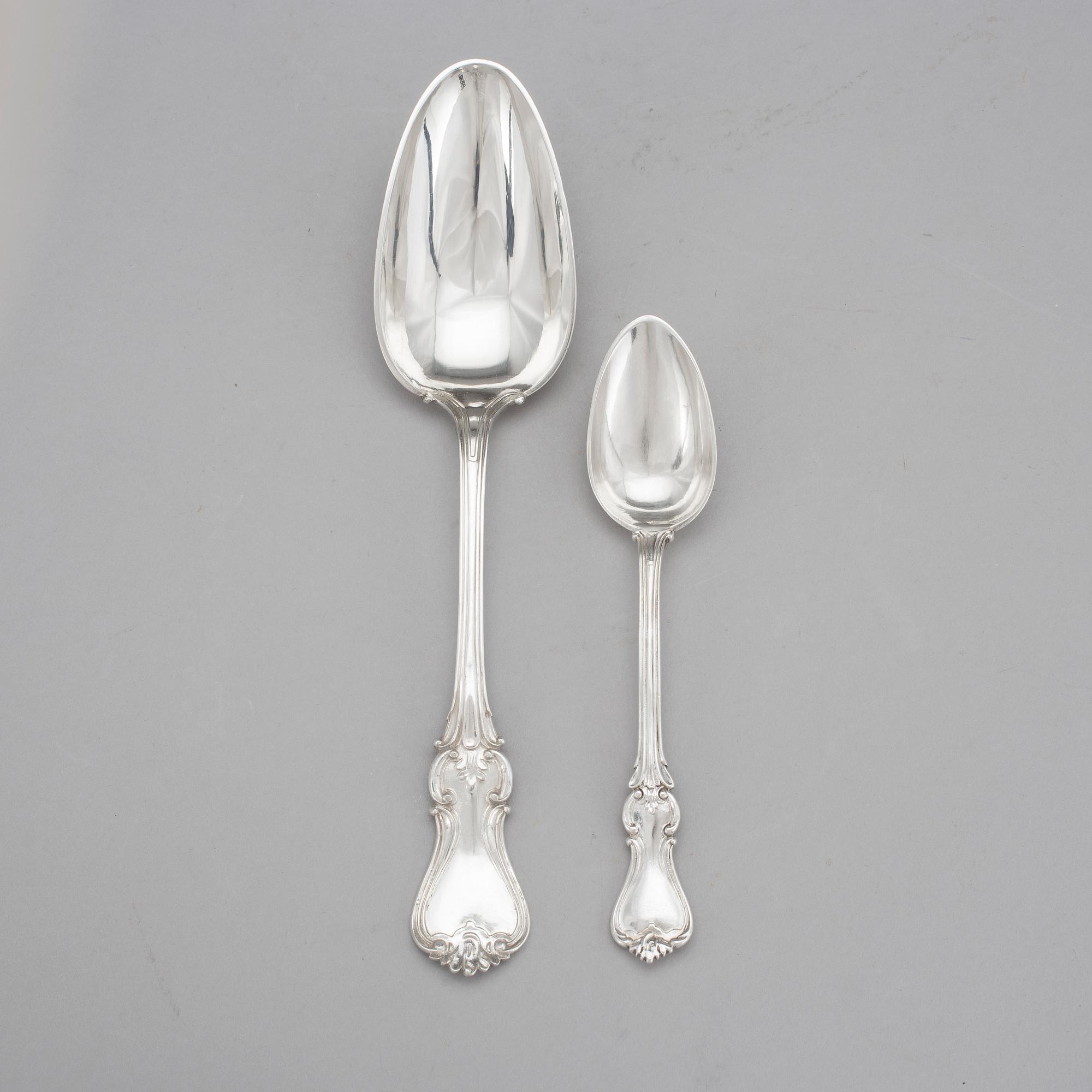 SKEDAR, 24 st (12+12), silver, G. Möllenborg, Stockholm 1847 och J. Blohm, Karlshamn 1874. Vikt 1 210 g.