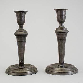 LJUSSTAKAR, ett par, tenn, sent 1700-tal.