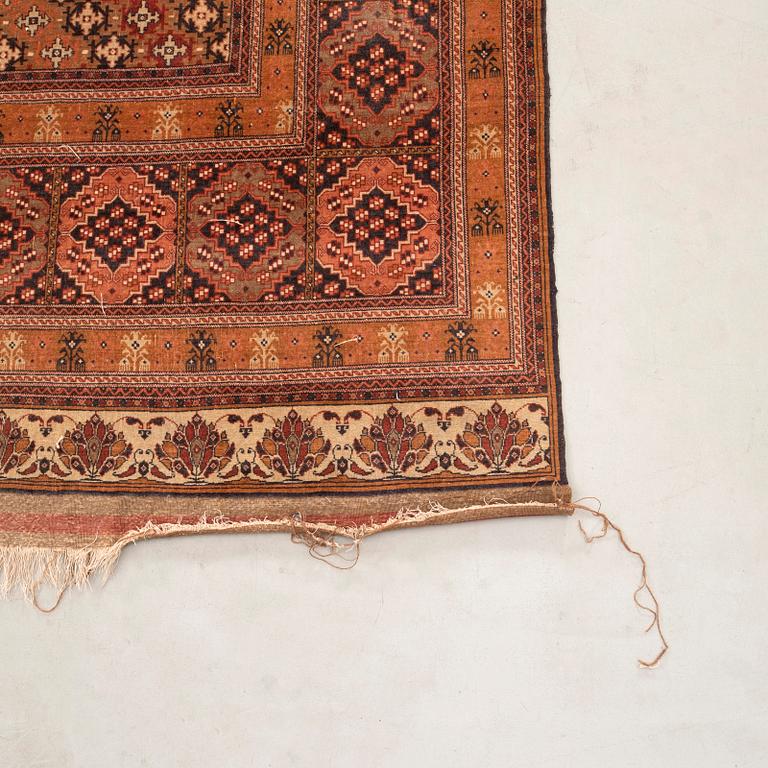 Matta Orientalisk semiantik ca 364x237 cm.