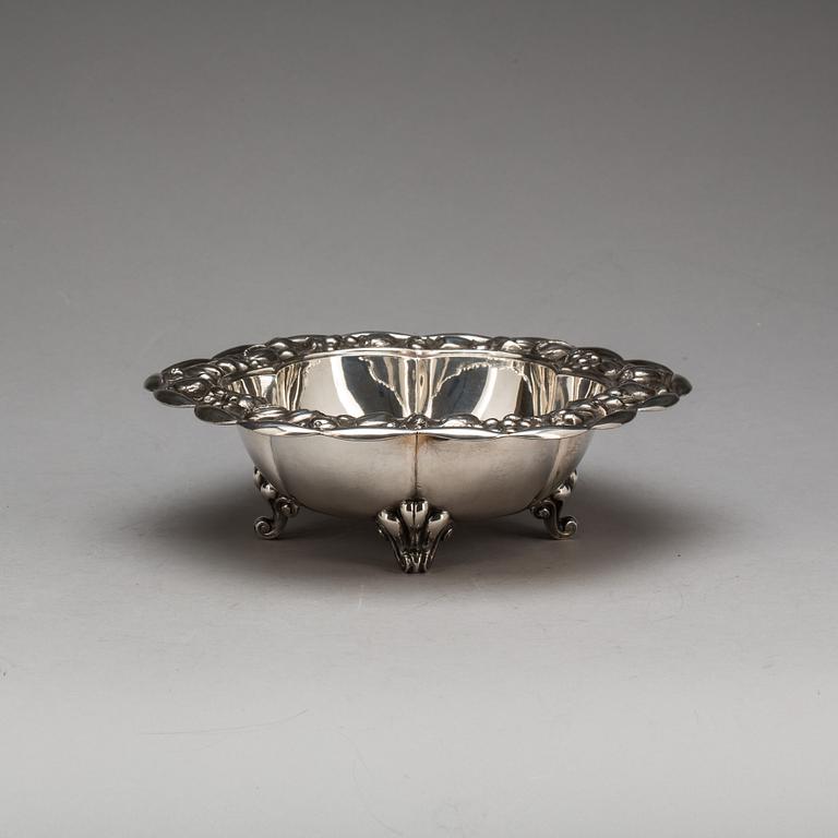 SKÅL, silver, importstämplar samt stämplar Anna Östergren, Malmö 1920. Vikt c:a 740 g.