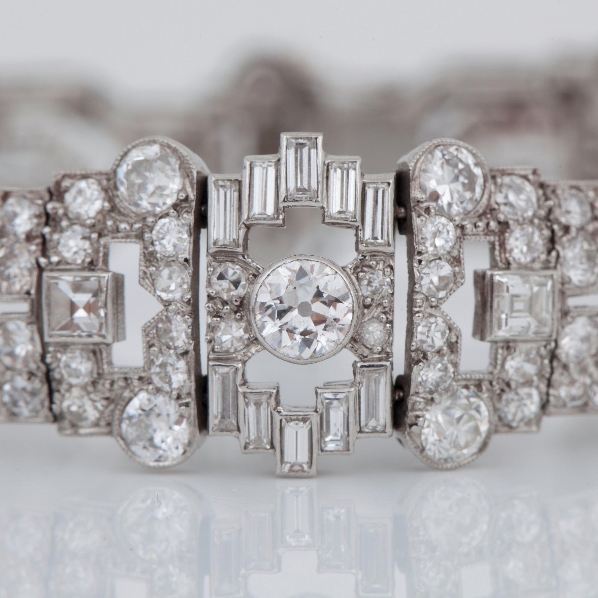ARMBAND, Art Déco, med gammal- samt baguetteslipade diamanter totalt ca 15.00 ct.