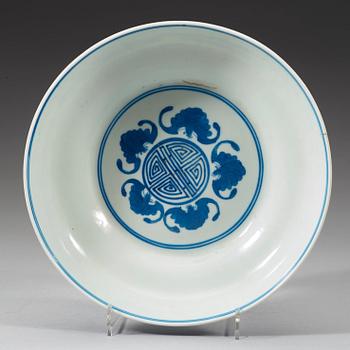 A blue and white stemcup, Qing dynasty, 19th century with a Kangxi four carachter mark.