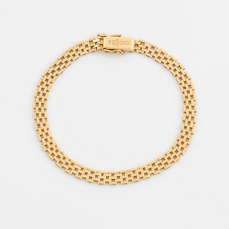 18K gold bracelet.
