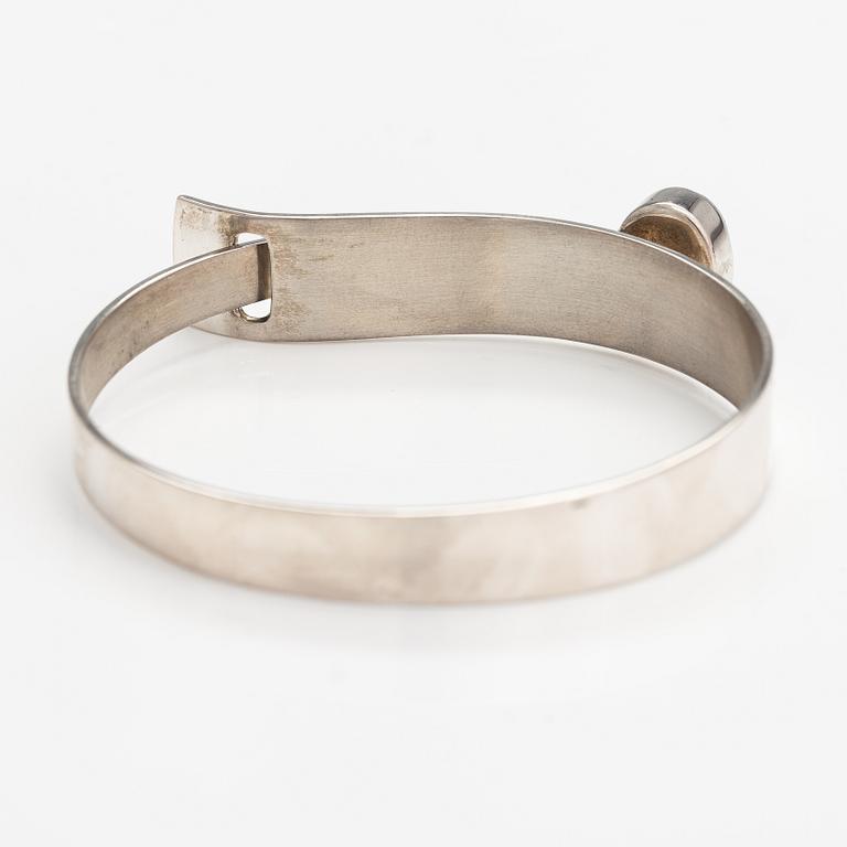 Elis Kauppi, A silver bracelet with an snowflake obsidian. Kupittaan kulta, Turku 1958.