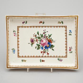 SKRIVSTÄLL, 3 delar, porslin, Wien-liknande märke, 1800-talets slut.