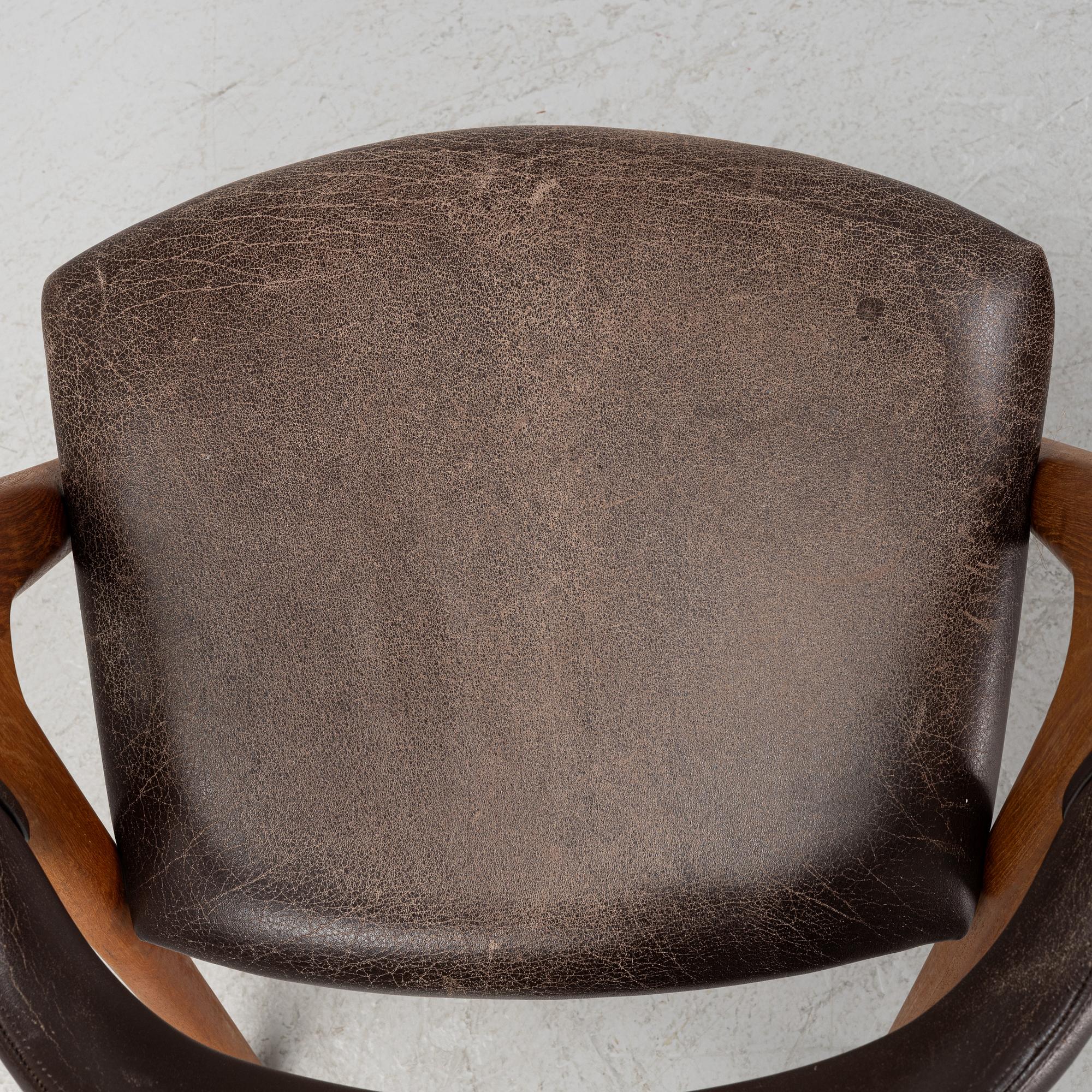 Dining set, 6 "Compass" chairs by Kai Kristiansen, Denmark, and 1 dining table with 4 extension leaves, 1960s.