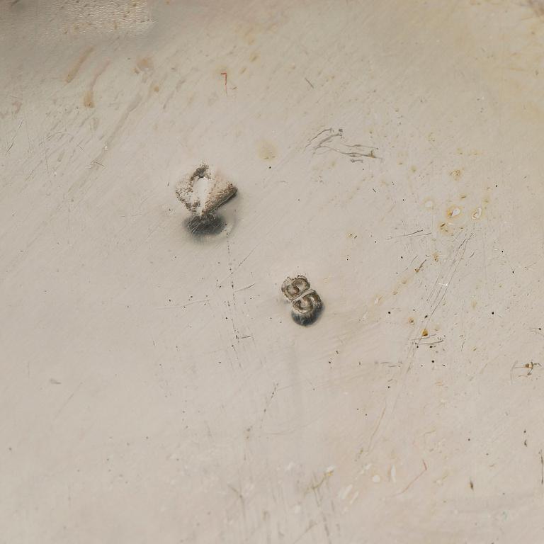 KANDELABRAR, ett par, pläterade, 1900-talets andra hälft.