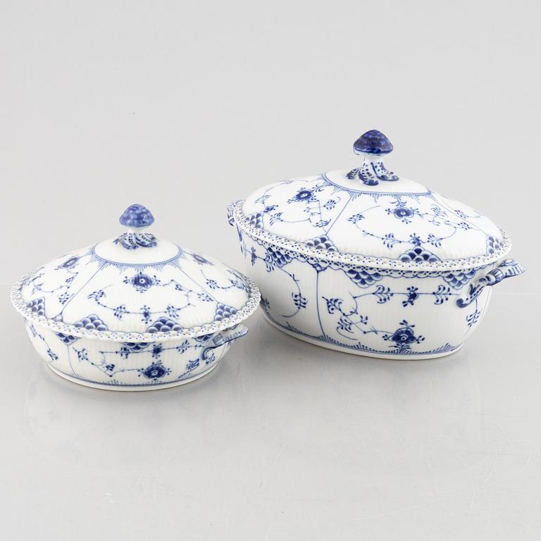 Royal copenhagen, xx pieces of a 'Musselmalet' porcelain service with half lace and full lace pieces, Denmark.