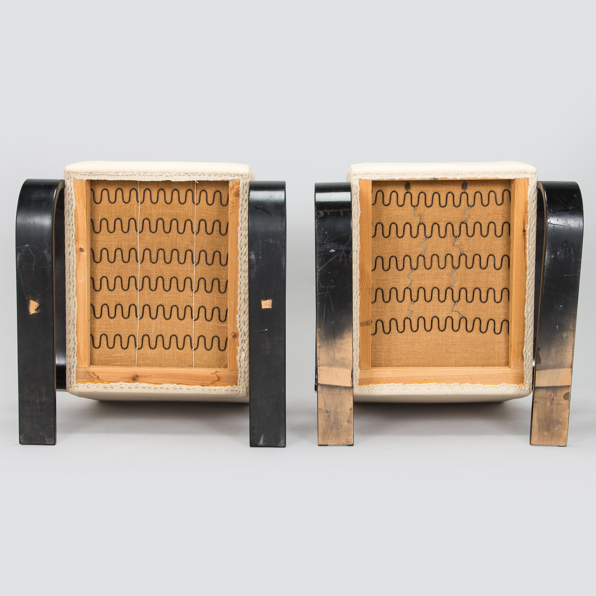 Alvar Aalto, a pair of 1970s armchairs 'Tank chair', model 400, for Artek.