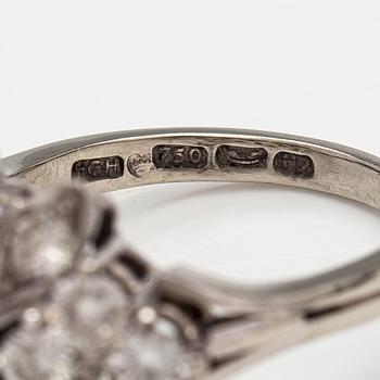 An 18K white gold ring with diamonds ca. 1.90 ct in total and a sapphire ca. 1.10 ct. Timanttikoru, Helsinki 1966.