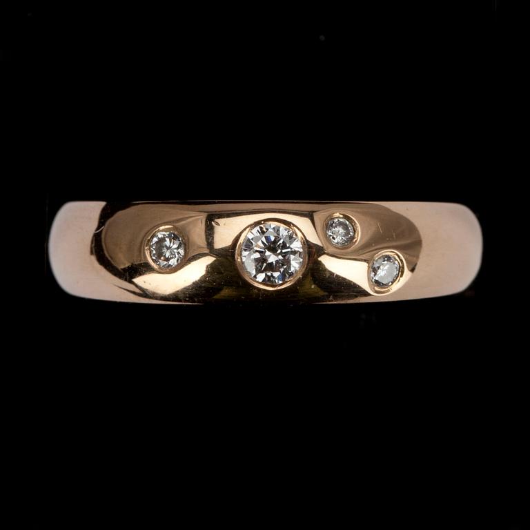 RING, guld 18K med briljantslipade diamanter ca. 0,15 ct. Finska stämplar 2000. Vikt 4,2 g.