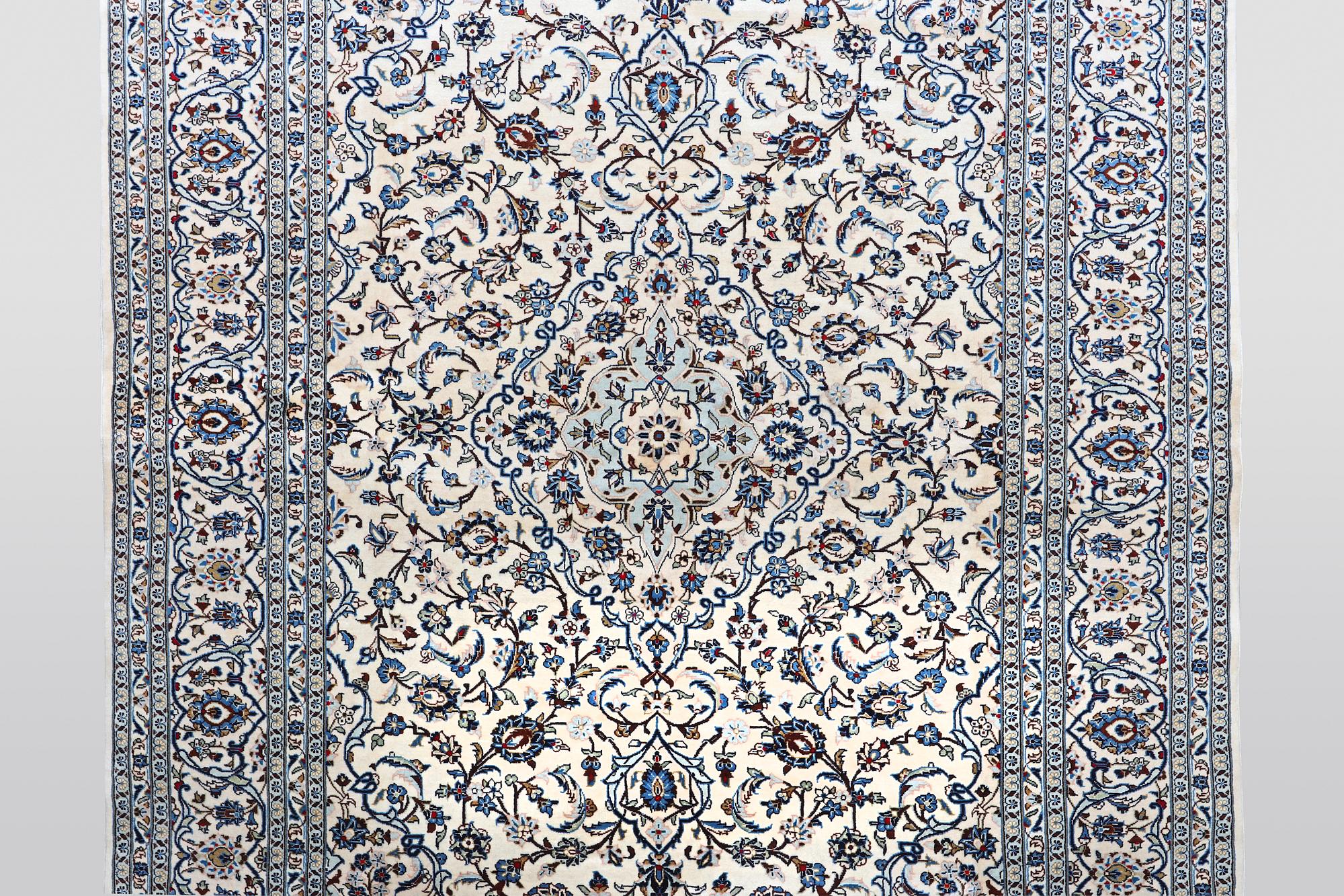 Matta, Keshan, ca 370 x 246 cm.