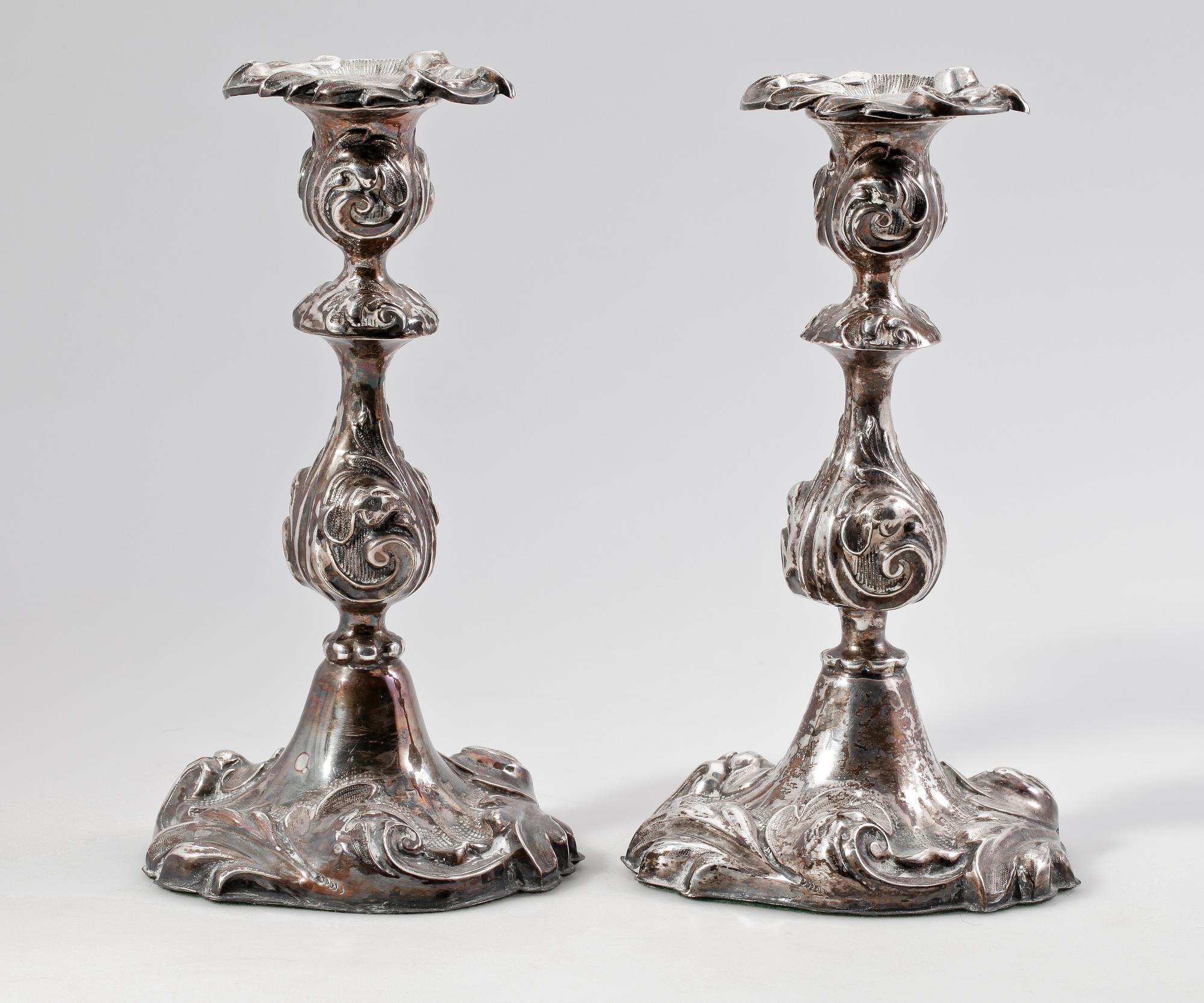LJUSSTAKAR, ett par, silver, nyrokoko, Otto Lindeberg, Stockholm 1870.