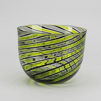 PETER SVARRER, a signed and dated glass bowl.