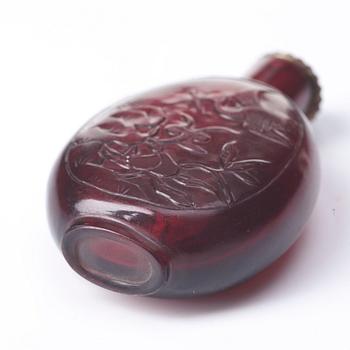 A red glass snuff bottle with stopper, Qing dynasty, 19th Century.