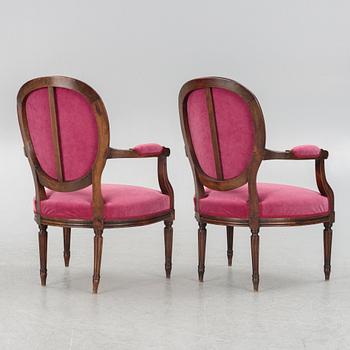 Karmstolar, ett par, gustaviansk stil, 1900-talets första hälft.