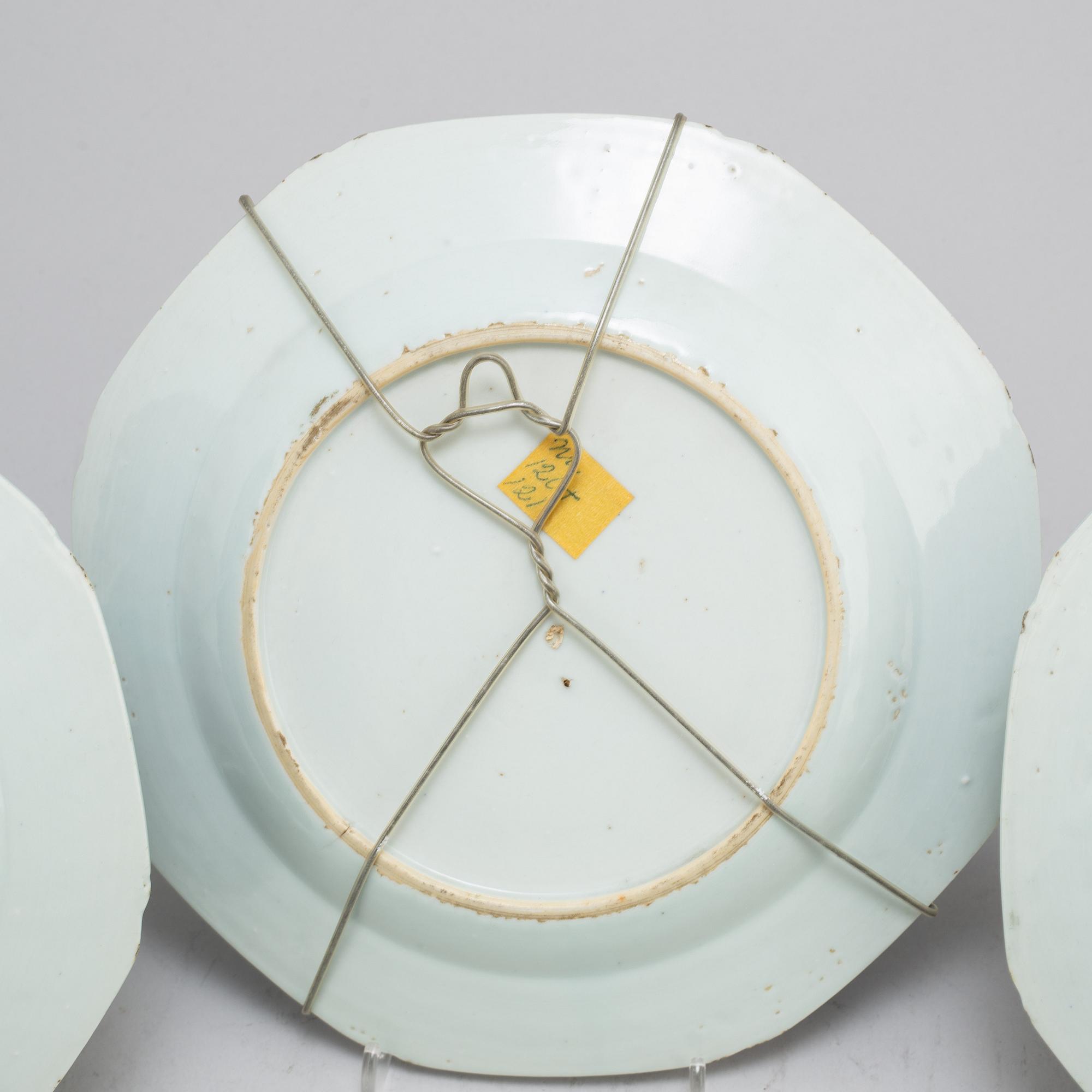 A blue and white dish, and three plates, Qing dynasty, 18th Century.