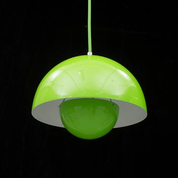 TAKLAMPOR, ett par "Flower Pot" Verner Panton. Modellen formgiven 1968.