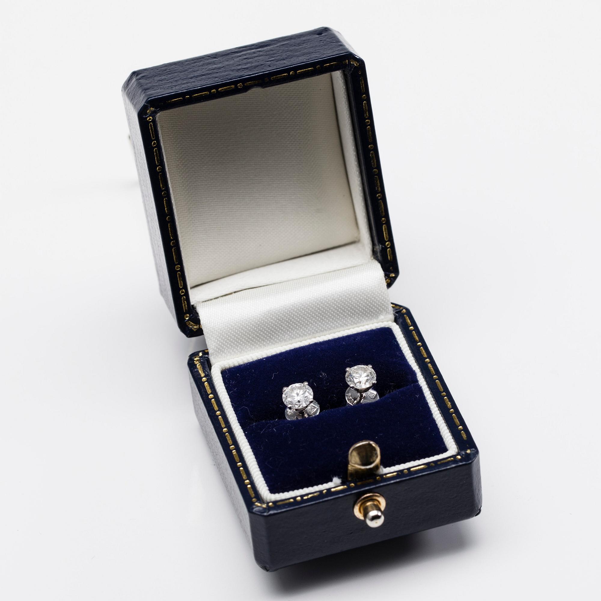 ÖRHÄNGEN, 18K guld, briljantslipade diamanter tot. 0,80 ct.