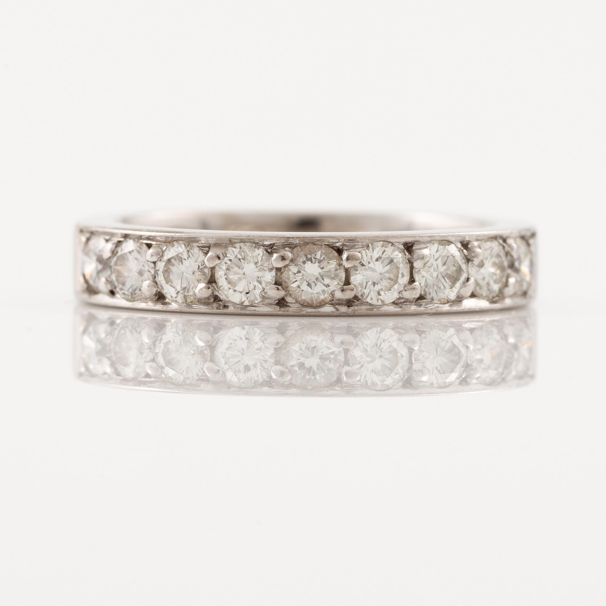 Ring, eternity, 18K white gold with brilliant-cut diamonds.