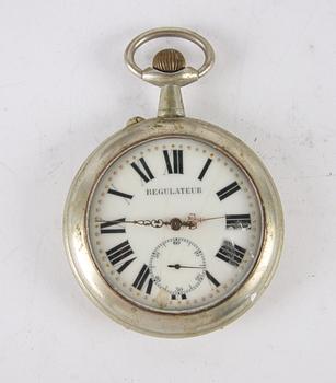 FICKUR och KLOCKSTÄLL samt KORG, Regulateur, metall/nysilver, omkring 1900.