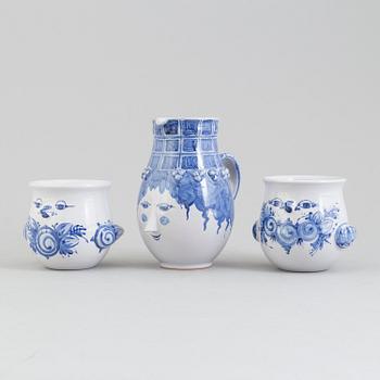 BJÖRN WIINBLAD, 2 bowls and a jug, signed and dated 84-89.