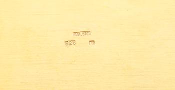 VINKANNA, med BRICKA och 8 BÄGARE. Förgyllt silver, turkoser, emalj. Kina 1900-talets senare hälft. Totalvikt 3497 g.