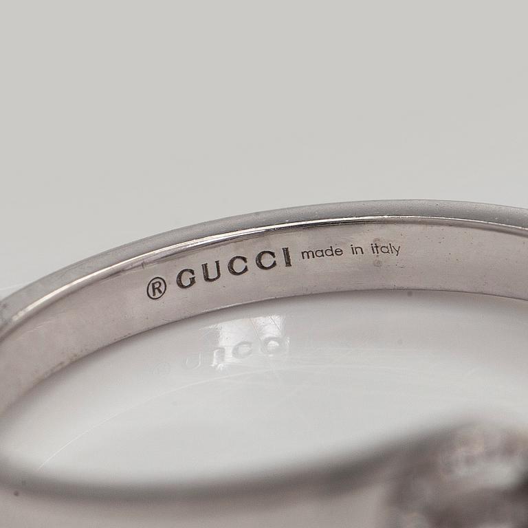 Gucci, an 18K white gold 'GG Running' ring with diamonds.
