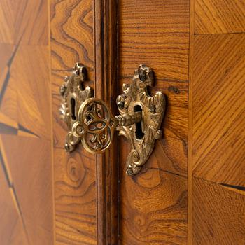 Skåp, senbarock, 1700talets första hälft.