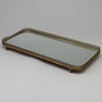 BORDSPLATEAU, mässing och glas.